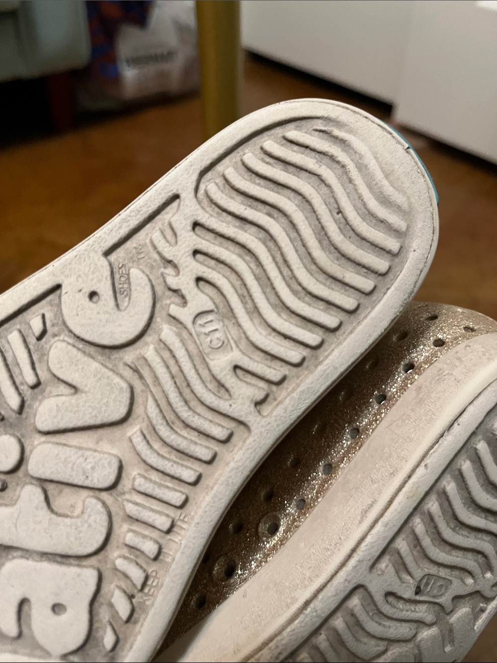 Native Kids Sneakers Sz 11 - Picture 8 of 9